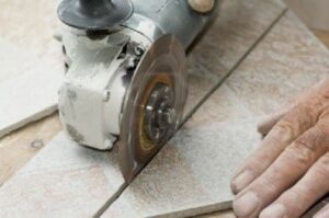 Резка кафельной плитки: способы и рекомендации