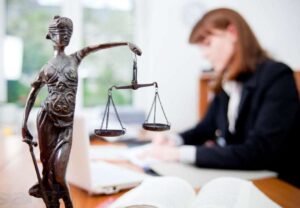 Преимущества курсов для юристов и адвокатов онлайн