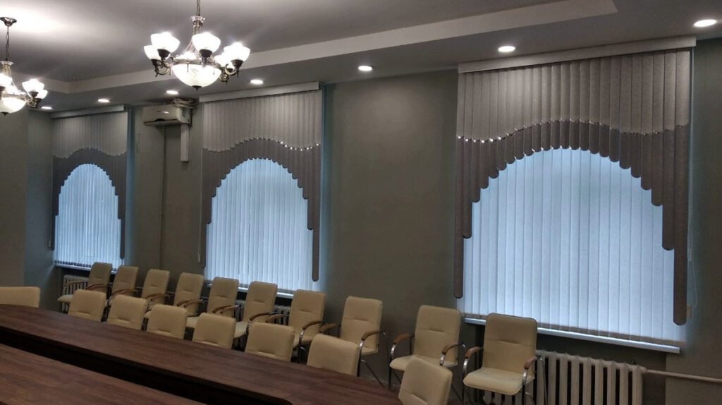 Жалюзи в интерьере: стиль, комфорт и контроль над светом и приватностью