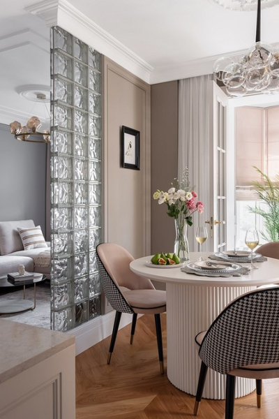 Париж по-русски: квартира 60 кв. м с потрясающим интерьером и комфортной планировкой