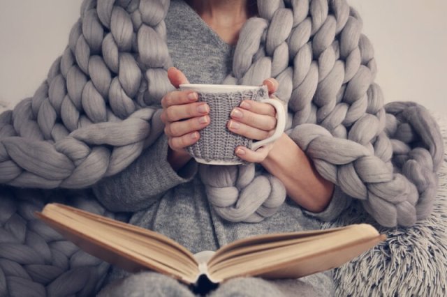 В квартире холодно? 10 способов согреться осенью и зимой