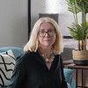 Цвет, антиквариат и классная планировка: квартира 74 кв. м для творческой пары