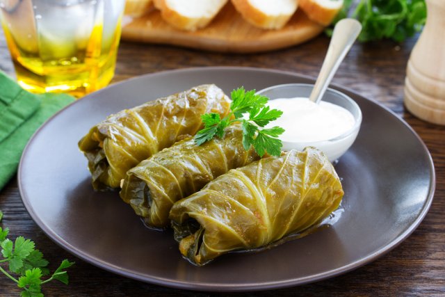 С капустой, фаршем, рисом – как приготовить классические, ленивые и другие голубцы