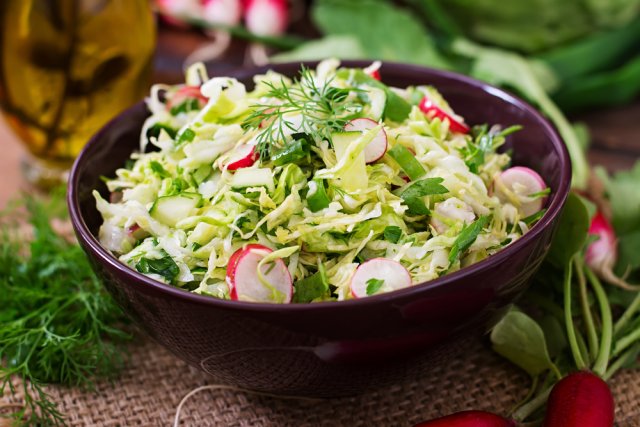 7 самых вкусных салатов из редиса