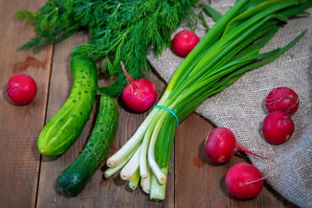 7 самых вкусных салатов из редиса