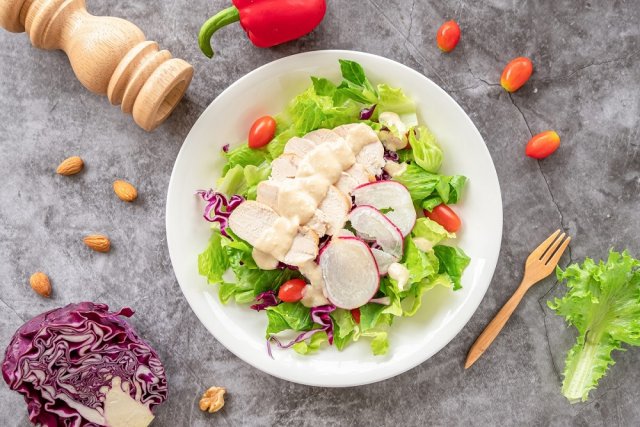 7 самых вкусных салатов из редиса