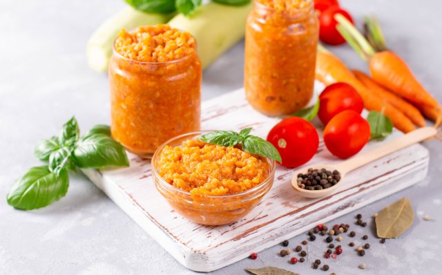 Самые простые и вкусные салаты из кабачков на зиму
