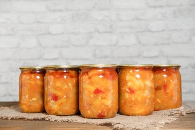 Самые простые и вкусные салаты из кабачков на зиму