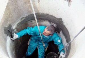 Очистка и ремонт колодца: необходимые процедуры для обеспечения безопасности и качества воды